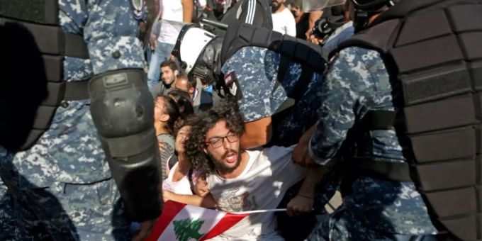 Demonstranten nicht zufrieden mit Rücktritt Hariris Demonstranten nicht zufrieden mit Rücktritt Hariris