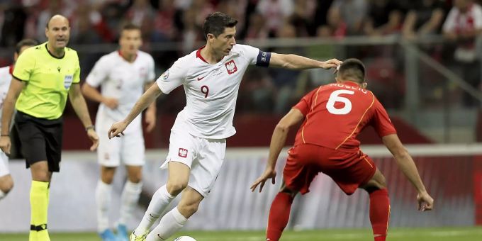 Robert Lewandoswki wurde von der Abwehr von Nordmazedonien oftmals gestoppt. Polen Nordmazedonien