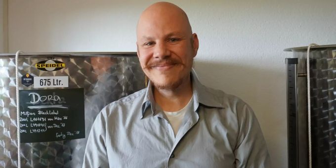 Alexander Eckert stellt aus Honig und Wasser Wein her, und knüpft damit an eine uralte Tradition an. Alexander Eckert