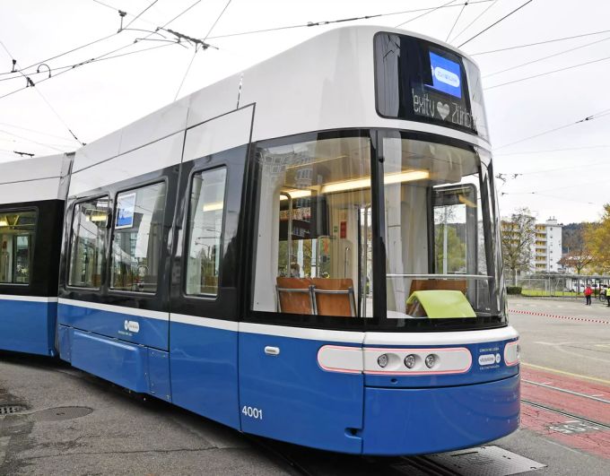 Das Flexity-Tram ist 42,86 Meter lang. tram flexity zürich