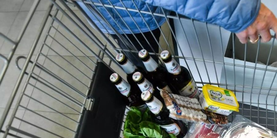 Verbraucher mussten im November dieses Jahres mehr Geld ausgeben für Nahrungsmittel, die unter dem Strich 1,8 Prozent mehr kosteten als im November 2018. Foto: Jens Kalaene/zb/dpa