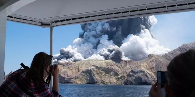 Vulkanausbruch auf neuseeländischer Insel