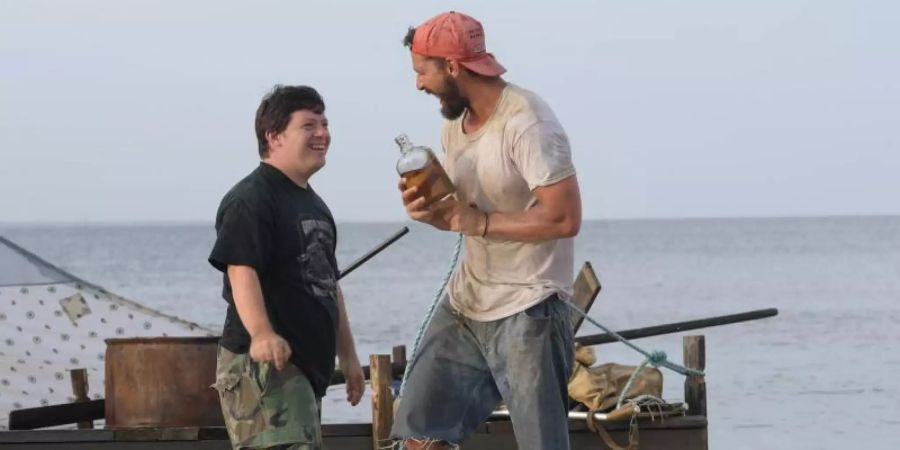 Zak (Zack Gottsagen (l) findet in Tyler (Shia LaBeouf) einen Mentor und Freund. Foto: -/Tobis Film/dpa