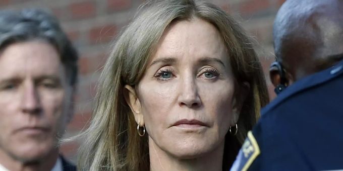 Sie hat nichts zu lachen: Felicity Huffman muss für vierzehn Tage in den Knast. Felicity Huffman