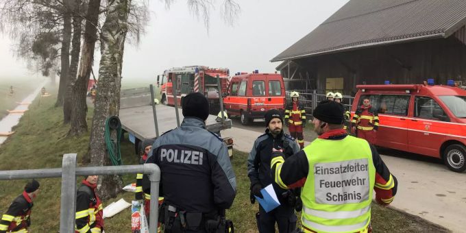 In Schänis SG ist Hydrauliköl in den Hintergraben des Linthkanals ausgelaufen. schänis unfall