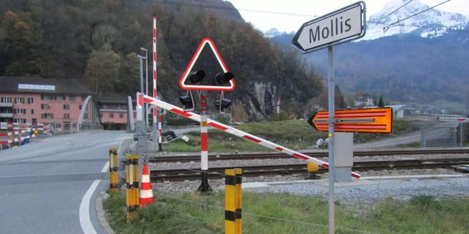 Die beschädigte Bahnschranke in Näfels GL. Näfels