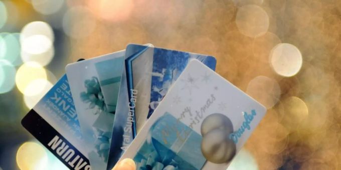 Geschenk-Gutscheine führen auch in diesem Jahr die Top Ten der beliebtesten Weihnachtsgeschenke an. Foto: Marc Müller/dpa Geschenk-Gutscheine führen auch in diesem Jahr die Top Ten der beliebtesten Weihnachtsgeschenke an. Foto: Marc Müller/dpa