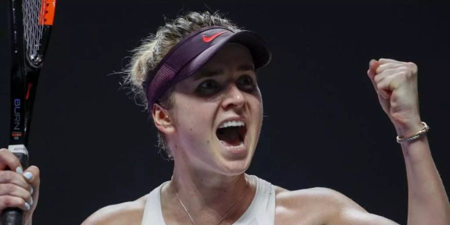 Titelverteidigerin Jelina Switolina hat sich bei den WTA Finals in Shenzhen für das Halbfinale qualifiziert. Foto: Andy Wong/AP/dpa