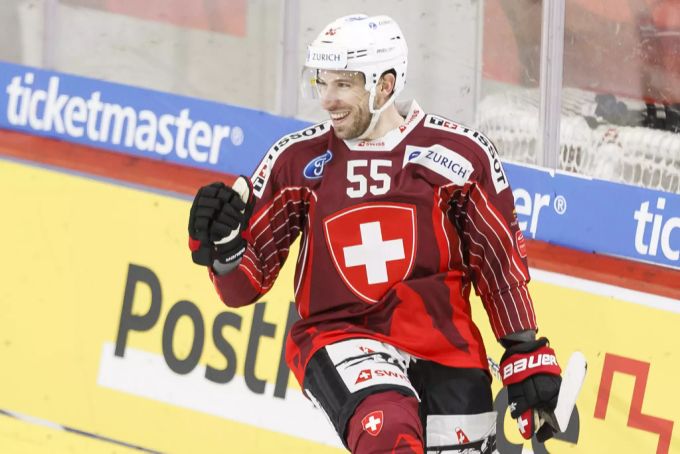 Romain Loeffel ist der Spieler des Spiels gegen Russland. Schweizer Hockey-Nati