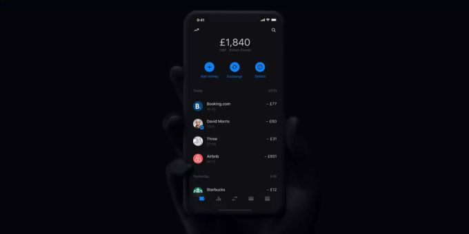 Die Revolut-App testete einen schwarzen Hintergrund. revolut kunden
