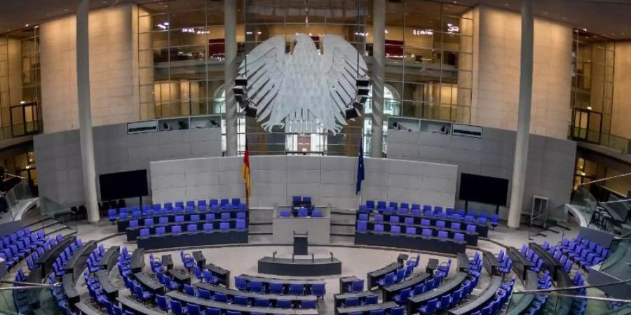 Wegen zahlreicher Überhang- und Ausgleichsmandate sitzen seit der letzten Bundestagswahl 709 Abgeordnete im Parlament - so viele wie nie zuvor. Foto: Michael Kappeler/dpa