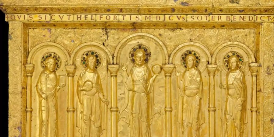 Höhepunkt der Ausstellung «Gold & Ruhm - Geschenke für die Ewigkeit» ist die tausendjährige goldene Basler Altartafel, die jetzt zur Sammlung des Musée de Cluny in Paris gehört.