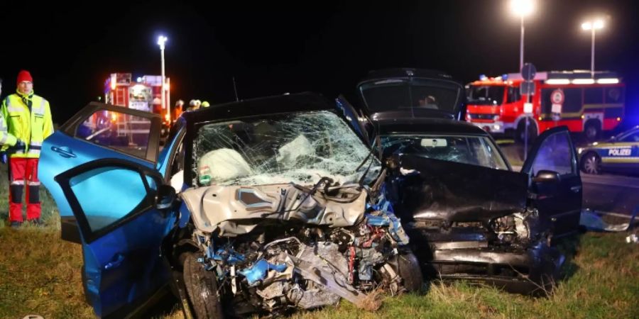 Autowracks nach Zusammenstoss