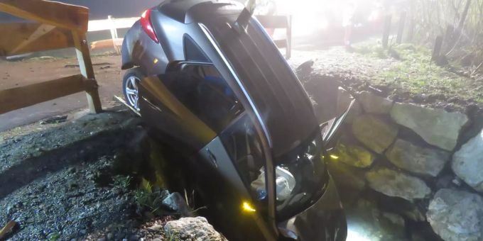 Ein Hyundai-Fahrer kam gestern Abend in Fisibach AG von der Strasse ab. fisibach ag