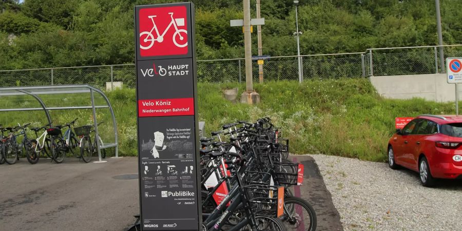 Publibike-Station am Bahnhof Niederwangen.