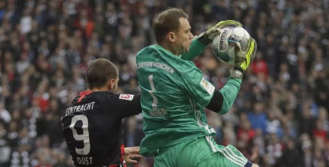 Manuel Neuer im Einsatz für Bayern München gegen Eintracht Frankfurt Bayern München Eintracht Frankfurt