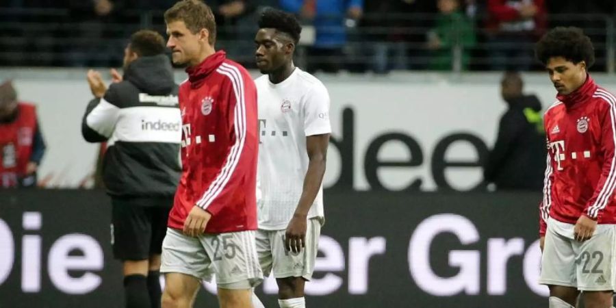 Thomas Müller (l) hatte bei seinem 500. Bayern-Pflichtspiel keinen Grund zum Feiern. Foto: Hasan Bratic/dpa