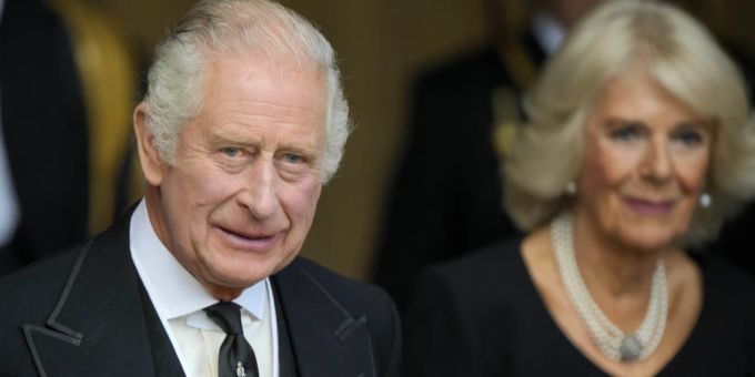 Schock-Diagnose - Prinz Harry fliegt zu krankem Charles