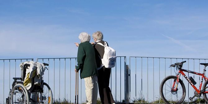 Zwei ältere Frauen in Pension