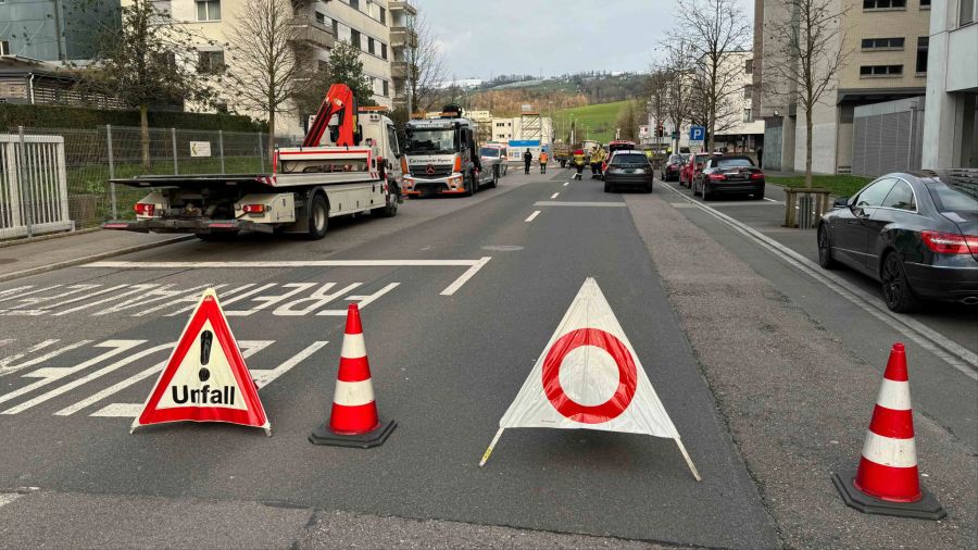 Aufgrund des Unfalls kam es zu Verkehrsbehinderungen.