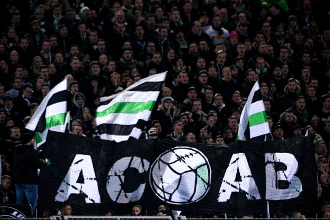 Das Akronym ist an Fussballspielen nicht selten zu lesen, wie in diesem Fall bei einem Spiel in der deutschen Bundesliga im Jahr 2018. (Archivbild) acab