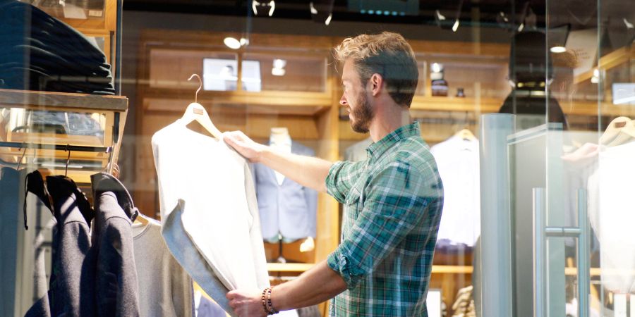 Mann Geschäft Kleidung Schaufenster