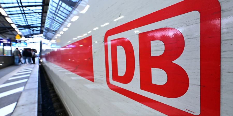 ARCHIV - Sollte die Bahn auch vor dem Landesarbeitsgericht scheitern, müssen sich Fahrgäste zwischen Mittwoch und Freitag erneut auf weitreichende Einschränkungen im Personenverkehr der Deutschen Bahn einstellen. Foto: Martin Schutt/dpa