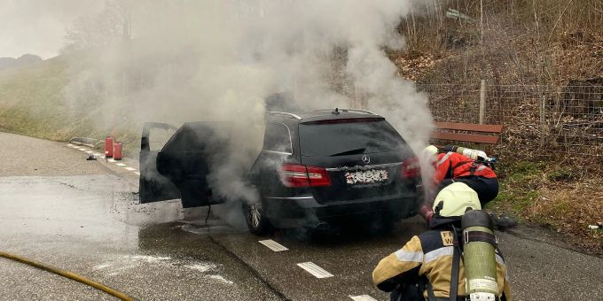 Feuerwehreinsatz - Fahrzeugbrand in Reigoldswil BL