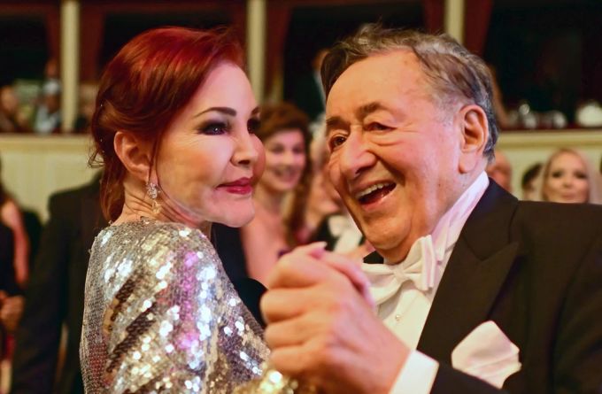 Priscilla Presley und Richard Lugner beim Tanz auf dem Wiener Opernball. richard lugner priscilla presley