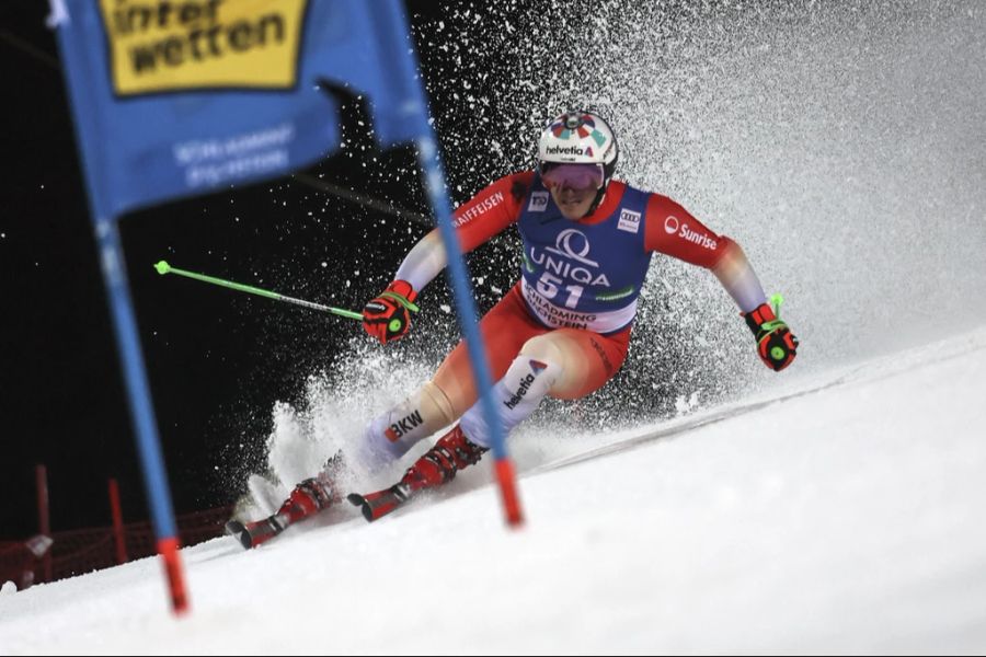 Kurz darauf scheidet der 26-Jährige im Bansko-Riesenslalom aus. (Bild aus Schladming)