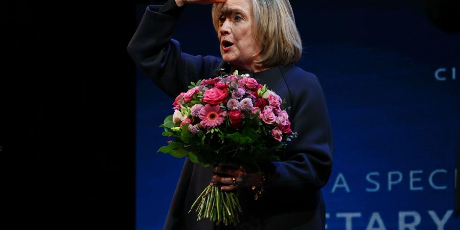 Hillary Clinton erlebte bei ihrem Auftritt in Berlin eine Störaktion.