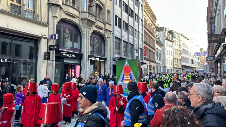 Bei der diesjährigen Basler Fasnacht haben es die Fasnächtlerinnen und Fasnächtler besonders auf das Sujet Klima abgesehen.