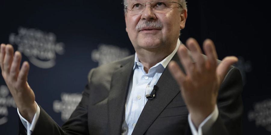 WEF-Direktor Alois Zwinggi kämpft gegen Falschinformationen zum Jahrestreffen. Ausserdem kritisiert er das immer grösser werdende Paralleluniversum in Davos.