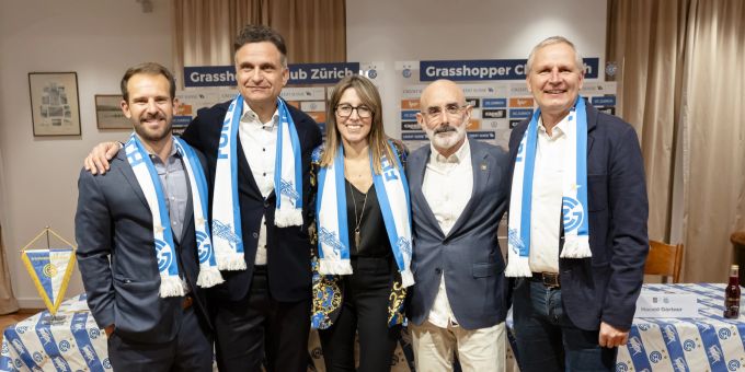 GC-Vorstandsmitglied Andras Gurovits (2.v.l.) posiert mit den Vertertern des Los Angeles FC.