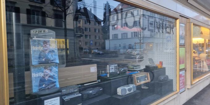 Die Elektronik wird langsam staubig – das Geschäft ist schon seit längerem geschlossen. Berner Elektro Geschäft