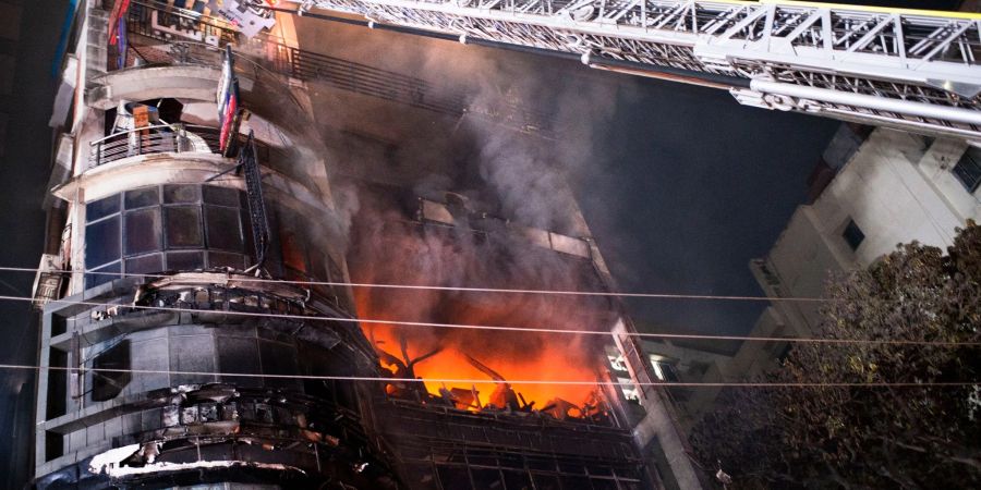 Die Ursache des Brandes war zunächst unklar.