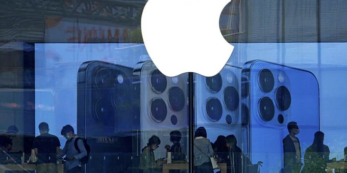 Das iPhone verhalf dem Technologiekonzern Apple zu einem Wachstum rund um Weihnachten. (Archivbild) Das iPhone verhalf dem Technologiekonzern Apple zu einem Wachstum rund um Weihnachten. (Archivbild)