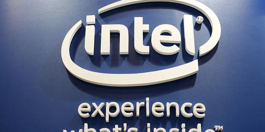 Der Halbleiter-Riese Intel ist im vergangenen Quartal in die Gewinnzone zurückgekehrt und hofft auf deutlich bessere Geschäfte in der zweiten Jahreshälfte. Unterm Strich gab es schwarze Zahlen von 1,48 Milliarden Dollar. (Archivbild)