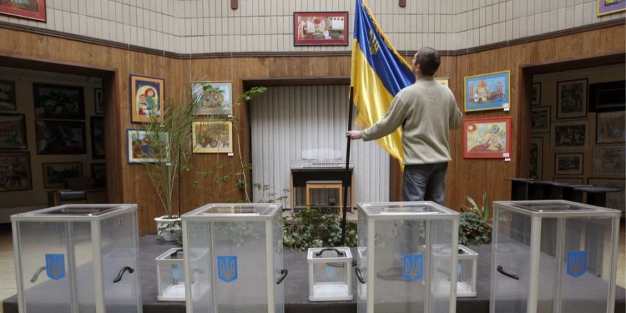 Wahlen Urnen Ukraine