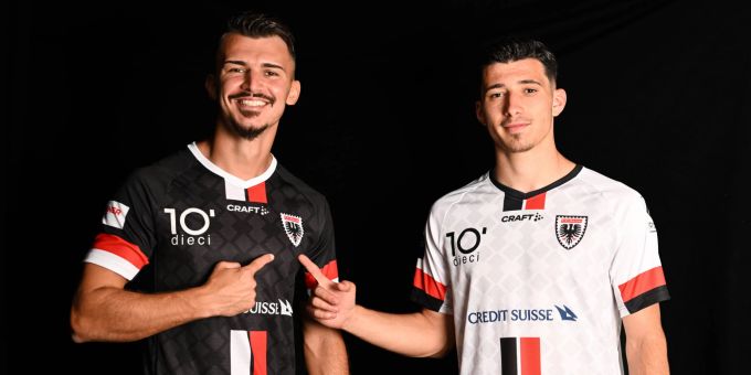 Die neuen Trikots des FC Aarau. FC Aarau Trikot