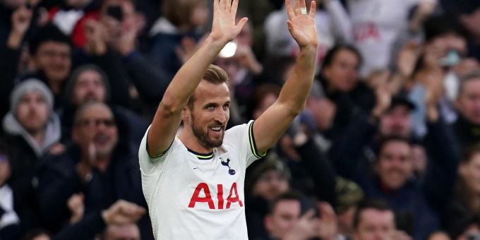 Der FC Bayern plant einem Bericht zufolge ein drittes Angebot für Harry Kane. Der FC Bayern plant einem Bericht zufolge ein drittes Angebot für Harry Kane.