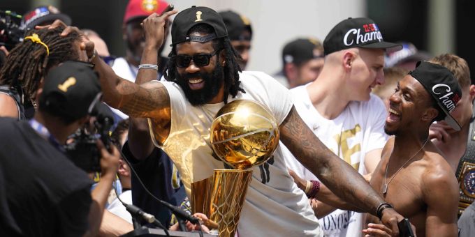 DeAndre Jordan bei der Meisterfeier der Denver Nuggets nach dem Titelgewinn in der NBA. Denver Nuggets NBA Feier