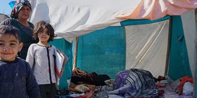 Nach wie vor leben viele Menschen im Erdbebengebiet in der Türkei und Syrien in Notunterkünften. Erdbebengebiet