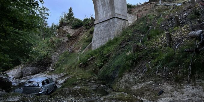 Ennetbühl: Auto bei Selbstunfall von Brücke gestürzt Von Brücke gestürzt