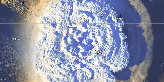 Die Aschewolke des Hunga Tonga-Hunga Ha'apai: Der Vulkanausbruch löste das stärkste jemals gemessene Gewitter aus. gewitter vulkanausbruch