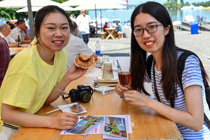Sijie und Tianjiau: "We love Cherries".