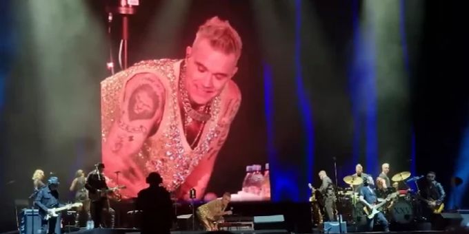 Robbie muss Konzert «wegen Long Covid» unterbrechen. Williams