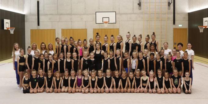 RG-Superstar Evgeniya Kanaeva (Mitte) begeisterte die Gymnastinnen bei der Masterclass in Zürich. rythmische Gymnastik Evgeniya Kanaeva