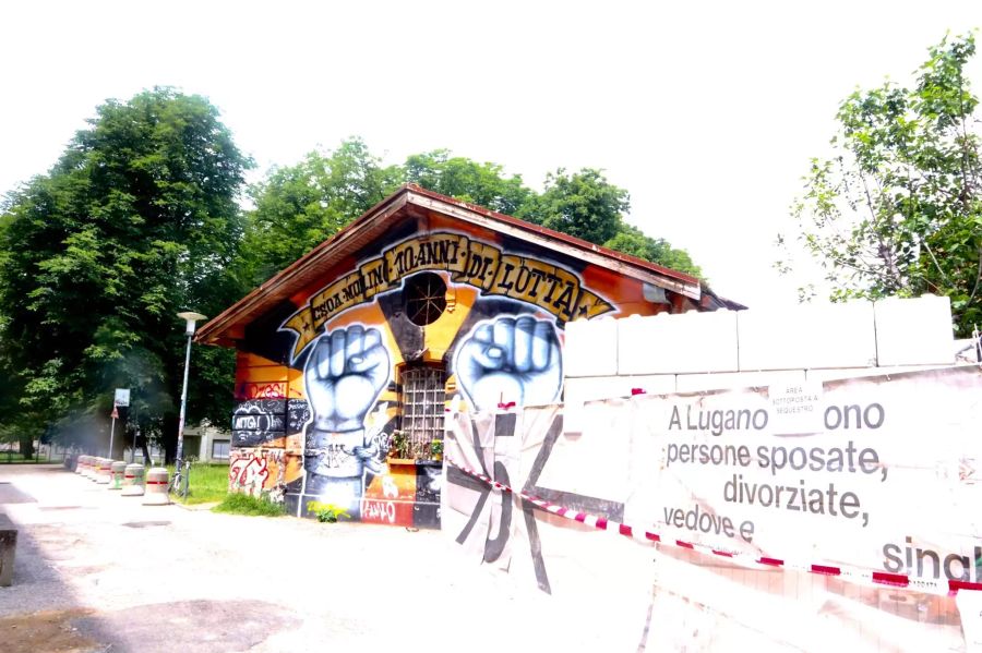 Die «Molinaris» bereiten sich auf eine Demo vor.