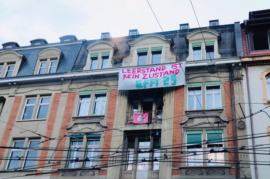 Ein Banner mit der Aufschrift: «Leerzustand ist kein Zustand – Effi 29».